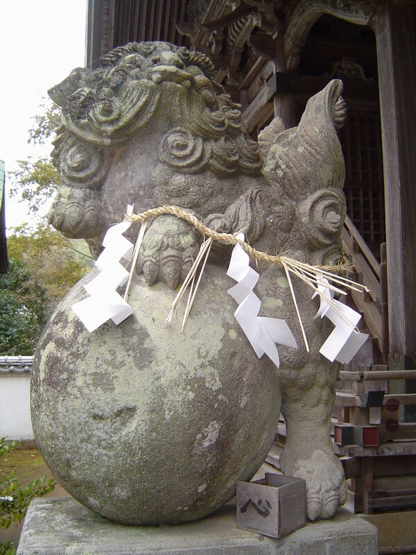 富来神社の開運運玉唐獅子像